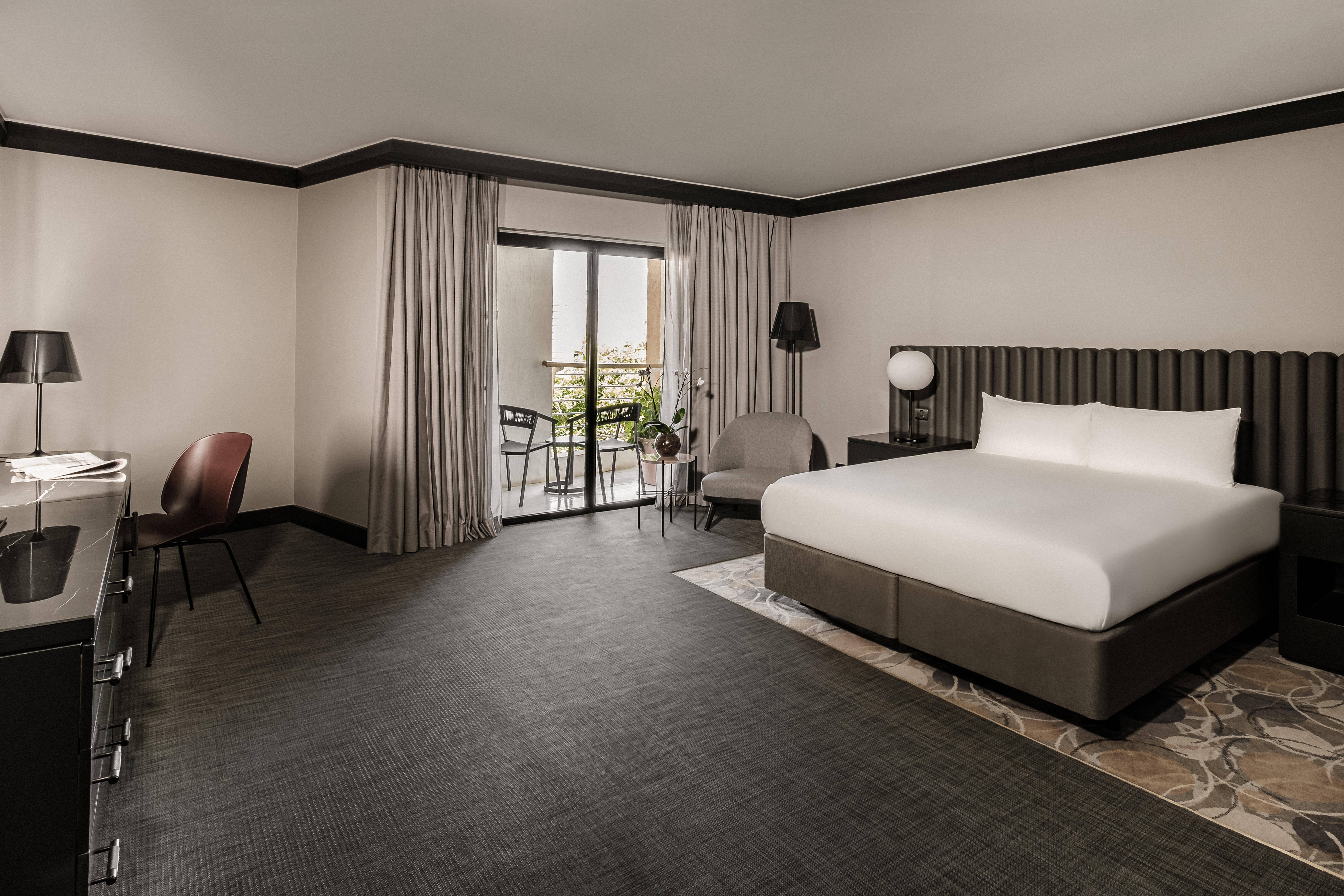 Intercontinental Malta By Ihg Hotel Saint Julian's Bagian luar foto A guest room at the hotel
