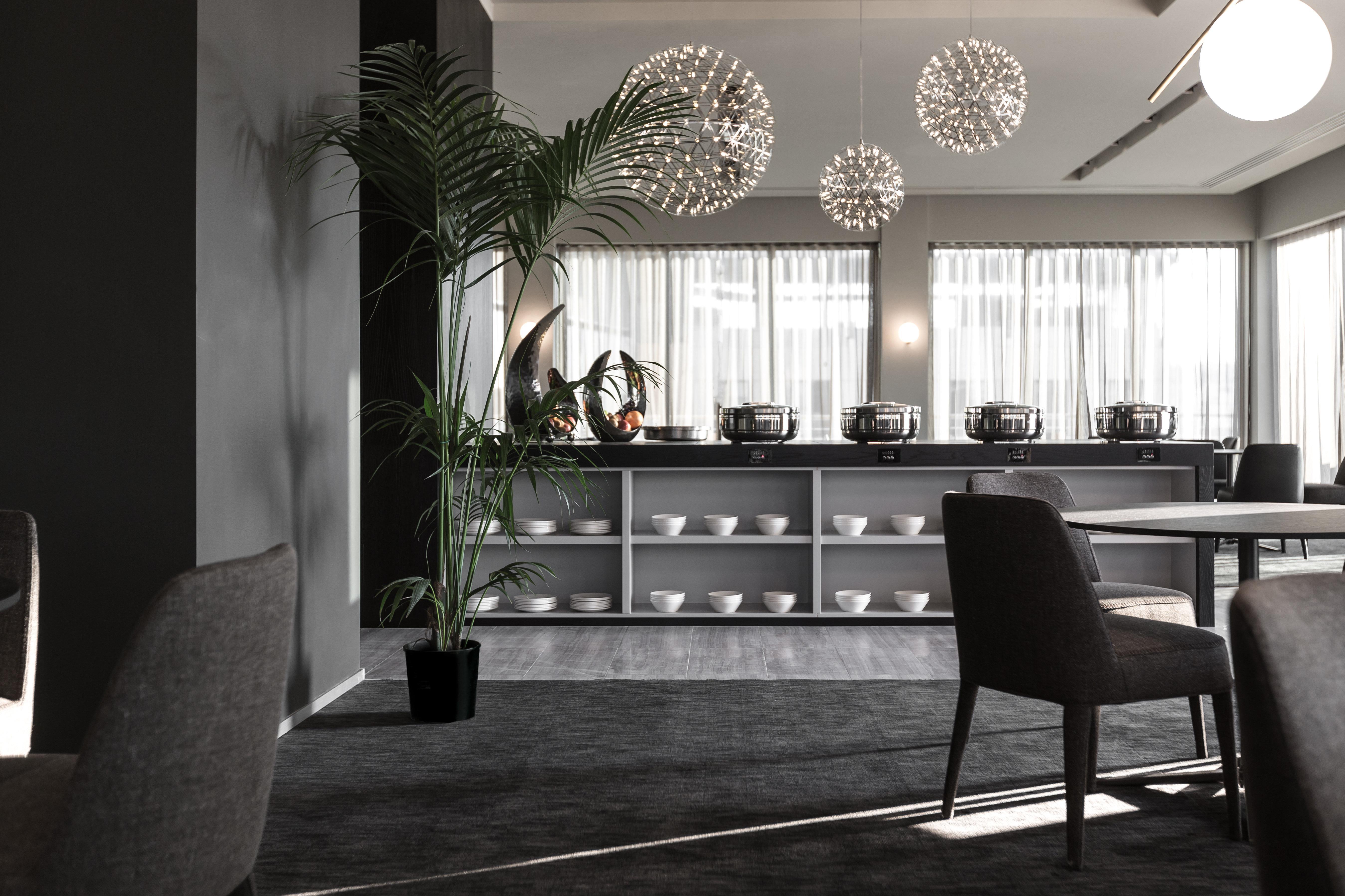 Intercontinental Malta By Ihg Hotel Saint Julian's Bagian luar foto The interior of the lounge