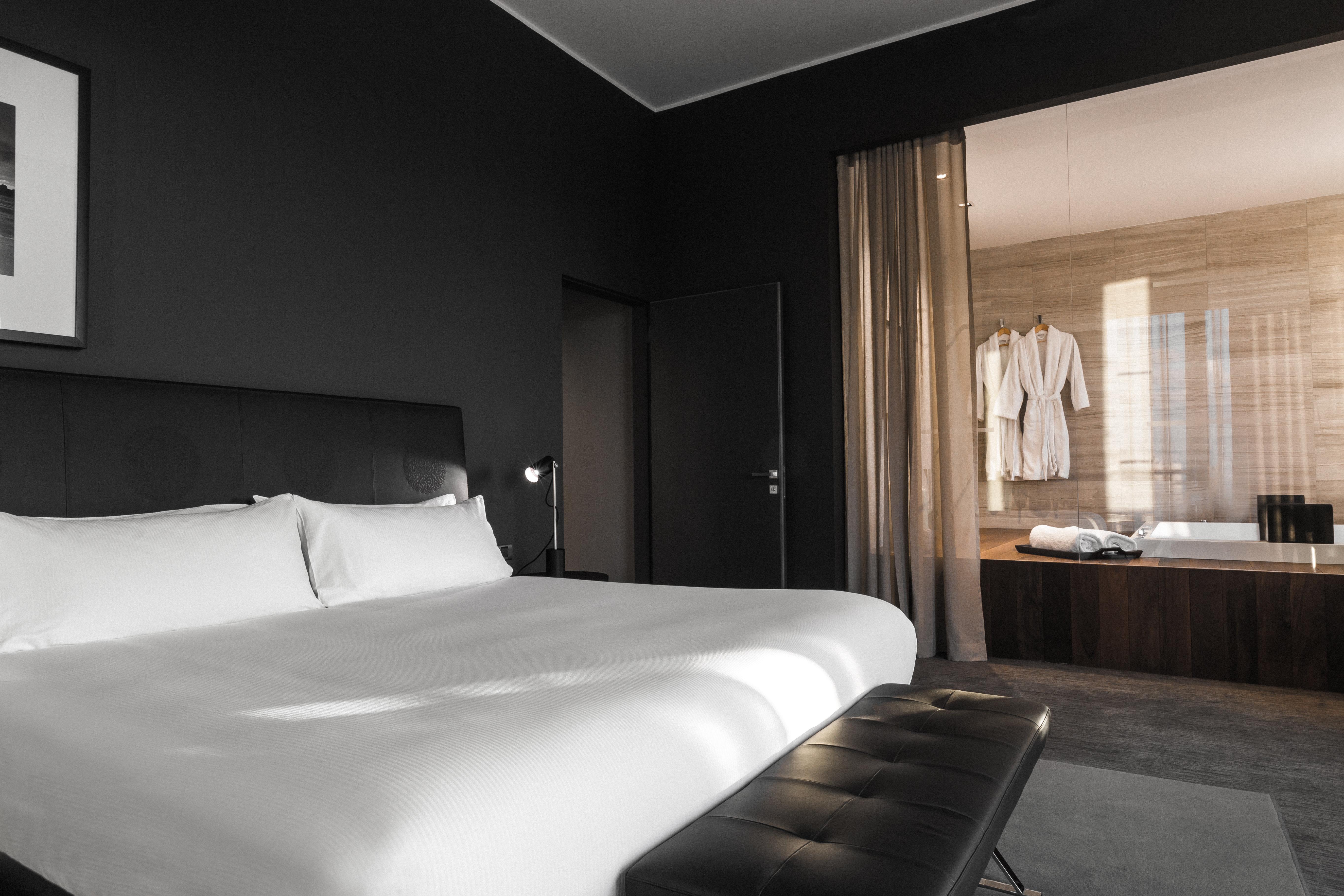 Intercontinental Malta By Ihg Hotel Saint Julian's Bagian luar foto A room at the hotel