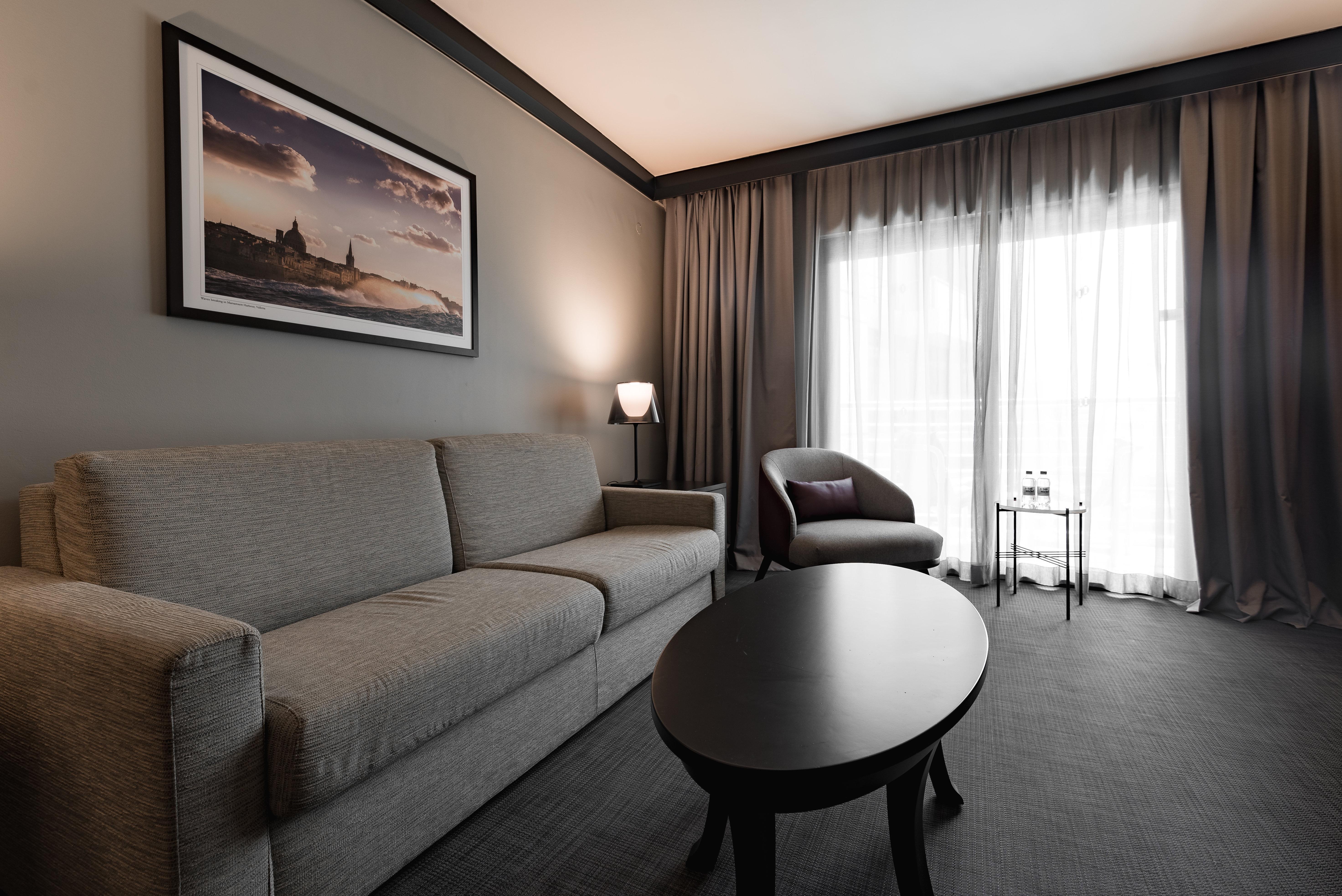 Intercontinental Malta By Ihg Hotel Saint Julian's Bagian luar foto A 3D rendering of a living room