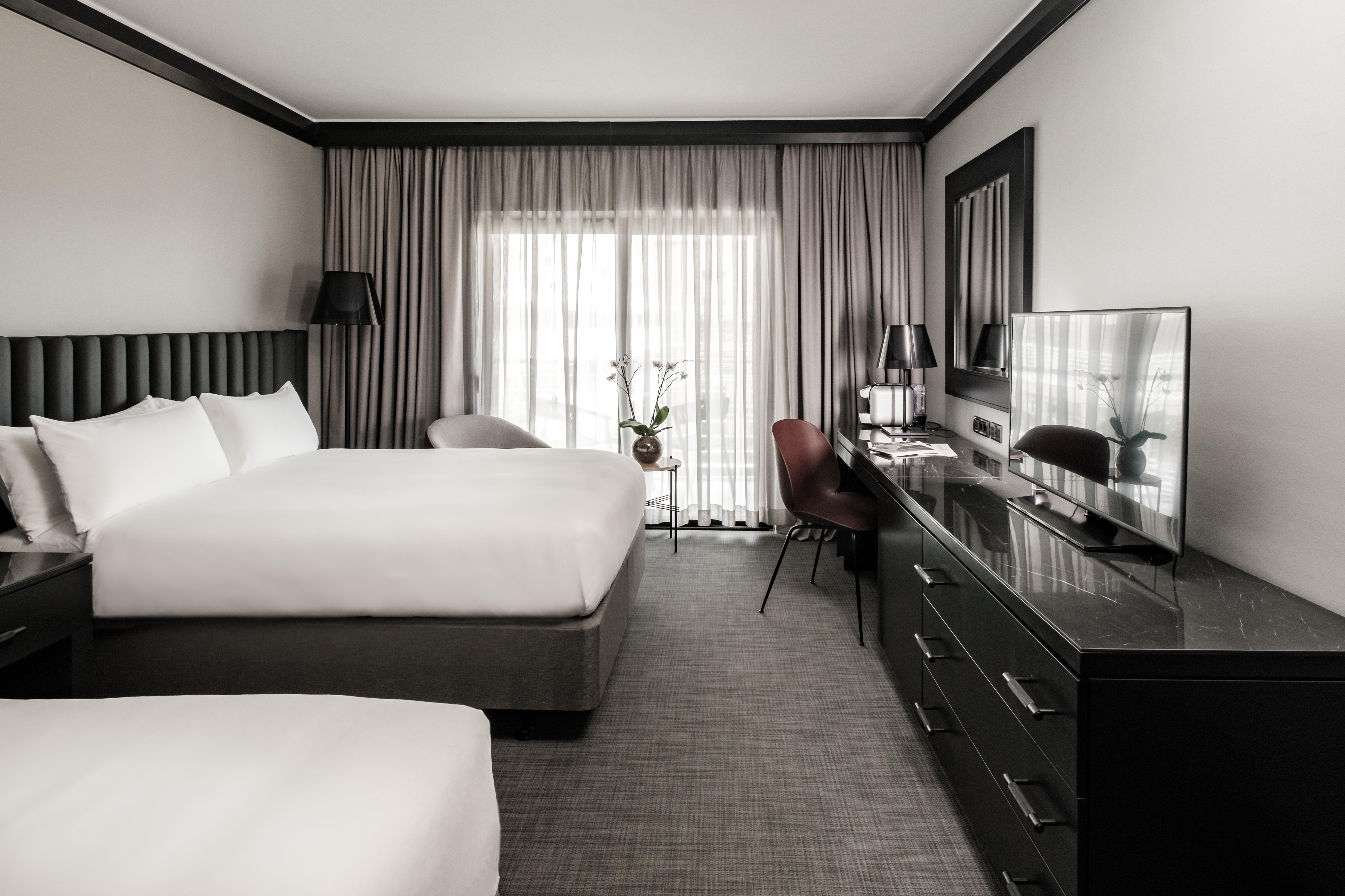 Intercontinental Malta By Ihg Hotel Saint Julian's Bagian luar foto A guest room at the Hotel Zags