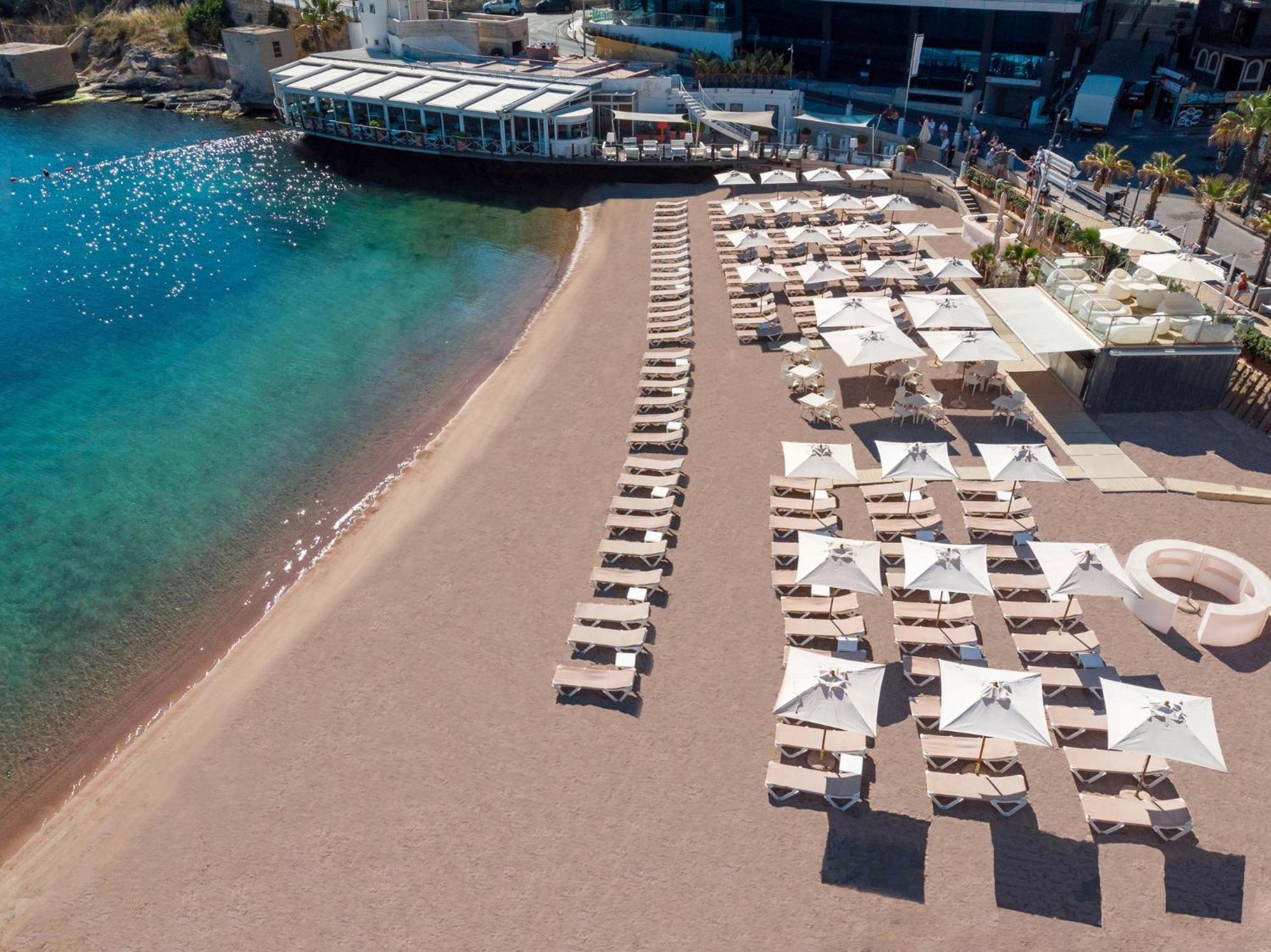 Intercontinental Malta By Ihg Hotel Saint Julian's Bagian luar foto The beach at the hotel